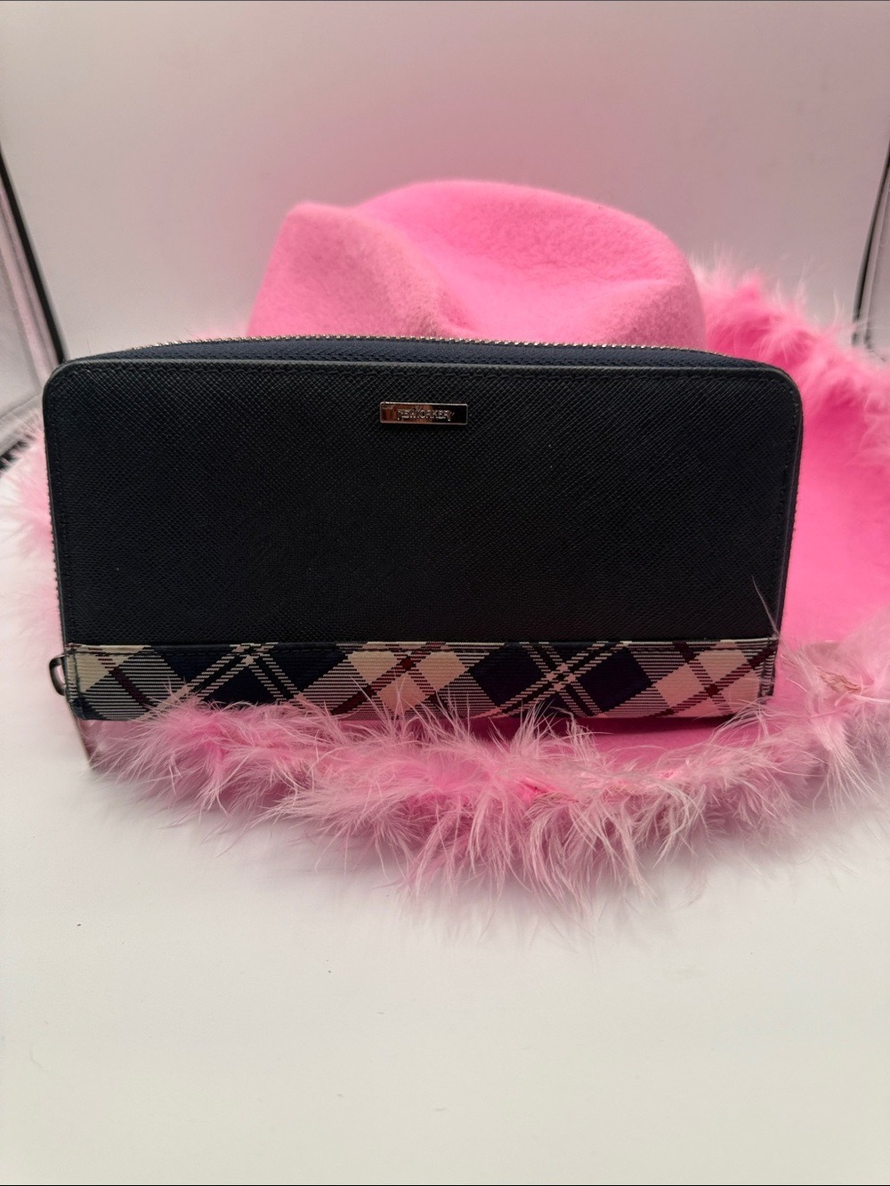 NEWYORKER Round Zip Long Wallet Black Plaid Accent Zip Wallet